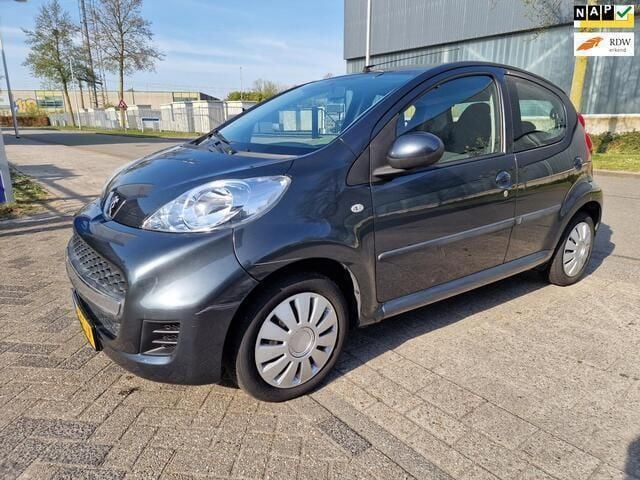 Grijs Gebruikt 2009 Peugeot 107 Hatchback | € 1.299 (Goede deal) - Afbeelding 1/4
