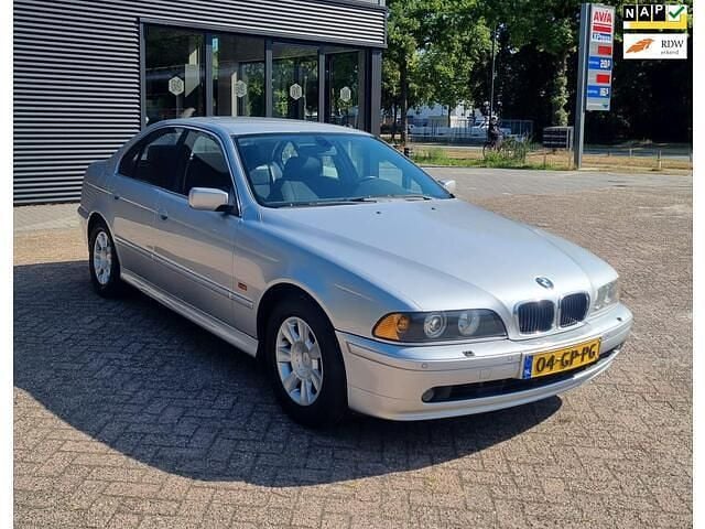 Grijs Gebruikt 2001 BMW 525 Executive Sedan | € 4.695 (Super prijs) - Afbeelding 1/4