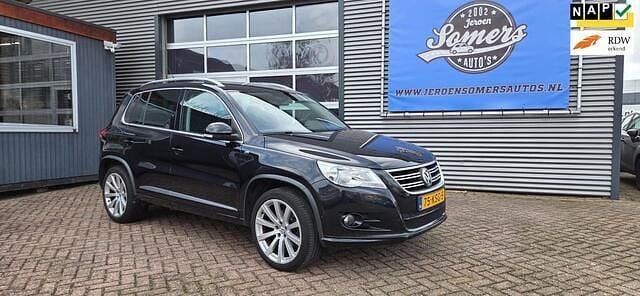 Zwart (metallic) Occasion 2010 VW Tiguan Sport SUV | € 3.999 (Goede deal) - Afbeelding 1/4