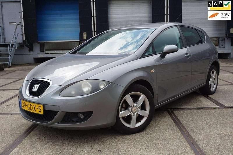 Grijs Gebruikt 2008 Seat Leon Ecomotive Hatchback | € 2.295 (Eerlijke prijs) - Afbeelding 1/4