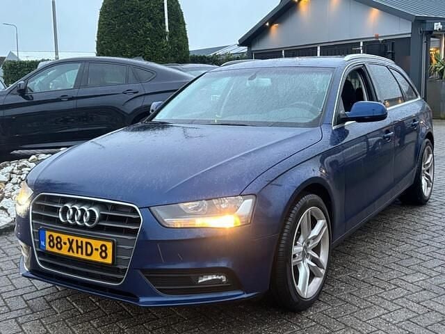 Blauw Occasion 2012 Audi A4 Stationwagen | € 5.950 (Goede deal) - Afbeelding 1/4