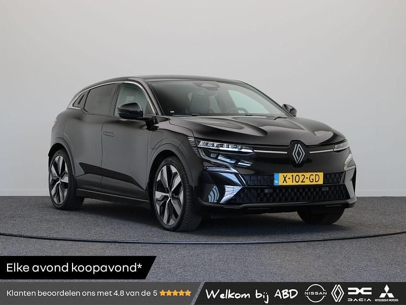 Zwart Gebruikt 2023 Renault Mégane Techno Hatchback | € 27.940 (Eerlijke prijs) - Afbeelding 1/4