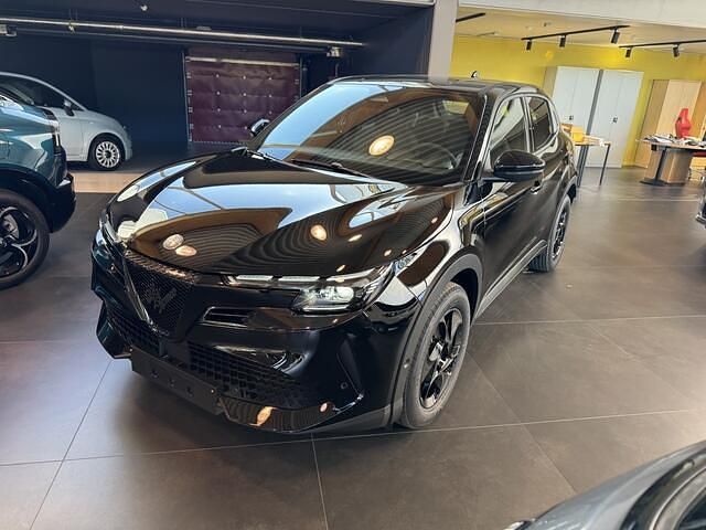 Zwart Nieuw 2025 Alfa Romeo GT Junior SUV | € 28.959 - Afbeelding 1/4