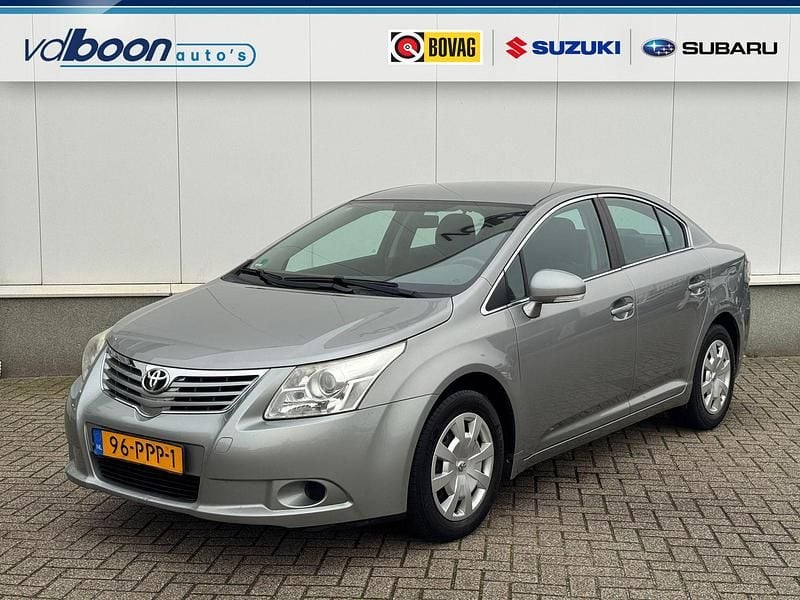 Grijs Gebruikt 2011 Toyota Avensis Comfort Sedan | € 8.795 (Eerlijke prijs) - Afbeelding 1/4