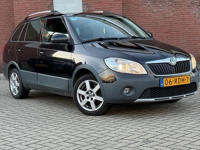 Zwart Occasion 2011 Skoda Fabia Stationwagen | € 5.995 (Eerlijke prijs) - Afbeelding 1/4