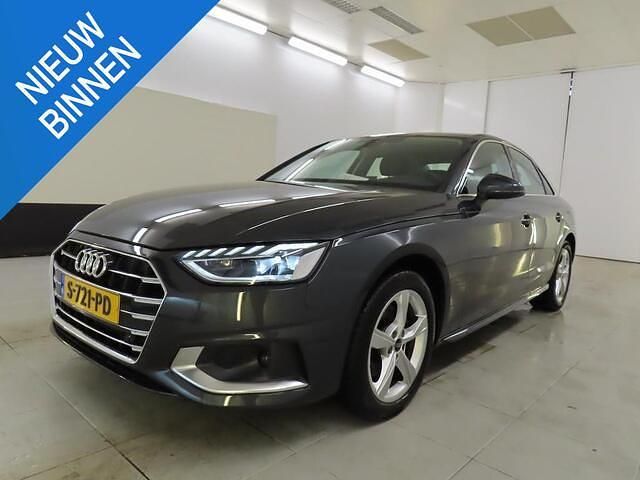 Grijs Gebruikt 2023 Audi A4 Advanced Sedan | € 30.950 (Goede deal) - Afbeelding 1/4