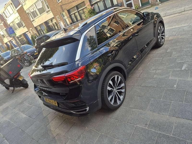 Zwart Gebruikt 2019 VW T-Roc R-line SUV | € 25.000 (Goede deal) - Afbeelding 1/4
