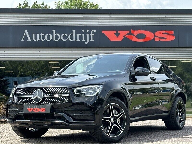 Zwart Gebruikt 2022 Mercedes GLC300 AMG line Coupé | € 51.900 (Eerlijke prijs) - Afbeelding 1/4