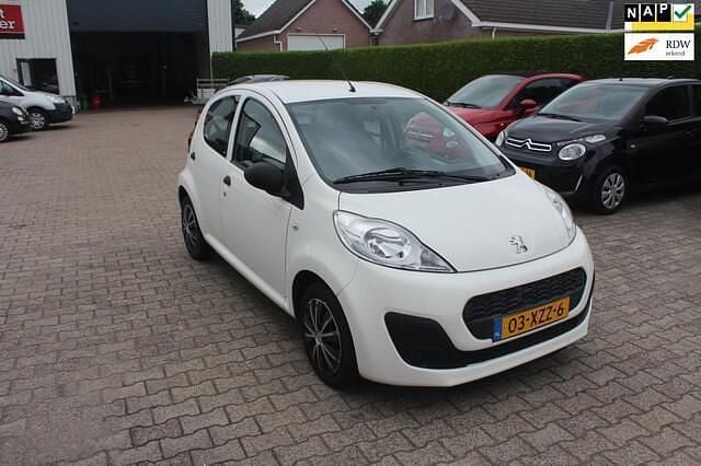 Wit Gebruikt 2012 Peugeot 107 Access Hatchback | € 4.500 (Eerlijke prijs) - Afbeelding 1/4