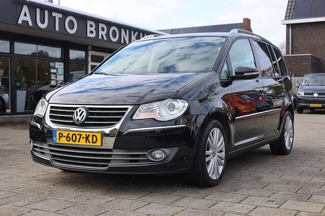 Zwart Gebruikt 2010 VW Touran Highline MPV | € 8.950 (Iets duurder) - Afbeelding 1/4
