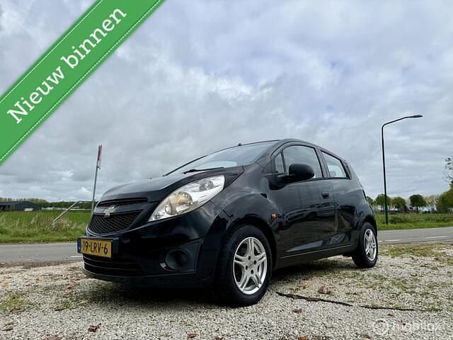 Zwart Gebruikt 2010 Chevrolet Spark Hatchback | € 1.750 (Eerlijke prijs) - Afbeelding 1/4