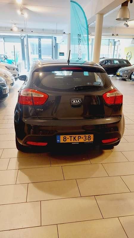 Grijs Gebruikt 2014 Kia Rio MPV | € 8.900 (Iets duurder) - Afbeelding 1/4
