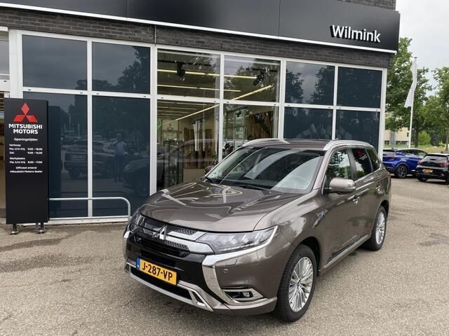 Bruin Gebruikt 2020 Mitsubishi Outlander Intense SUV | € 25.650 (Eerlijke prijs) - Afbeelding 1/4