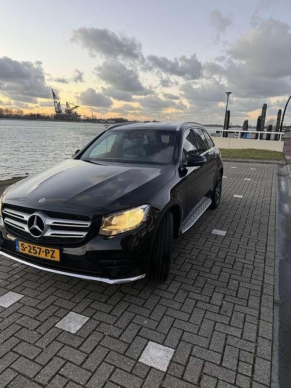 Zwart Gebruikt 2017 Mercedes GLC250 AMG line SUV | € 29.999 (Eerlijke prijs) - Afbeelding 1/4