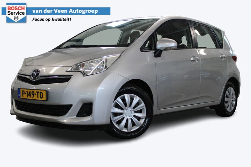 Grijs Gebruikt 2012 Toyota Verso-S Comfort MPV | € 7.950 (Eerlijke prijs) - Afbeelding 1/4