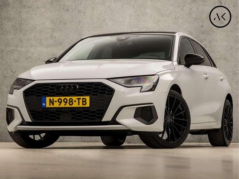 Wit Gebruikt 2022 Audi A3 Sportback Sport Hatchback | € 22.945 (Goede deal) - Afbeelding 1/4