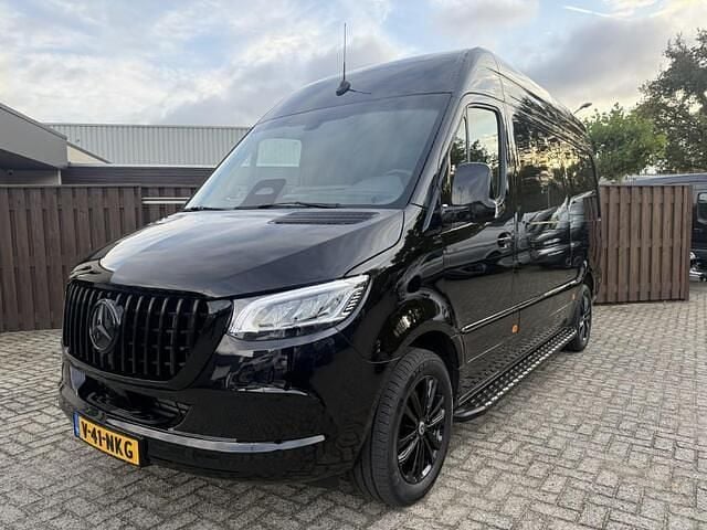 Zwart Gebruikt 2024 Mercedes Sprinter Van | € 48.950 - Afbeelding 1/4