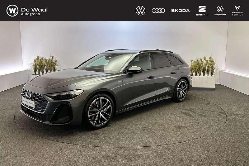 Grijs, metallic lak Nieuw 2025 Audi A5 Comfort Coupé | € 64.995 (Goede deal) - Afbeelding 1/4