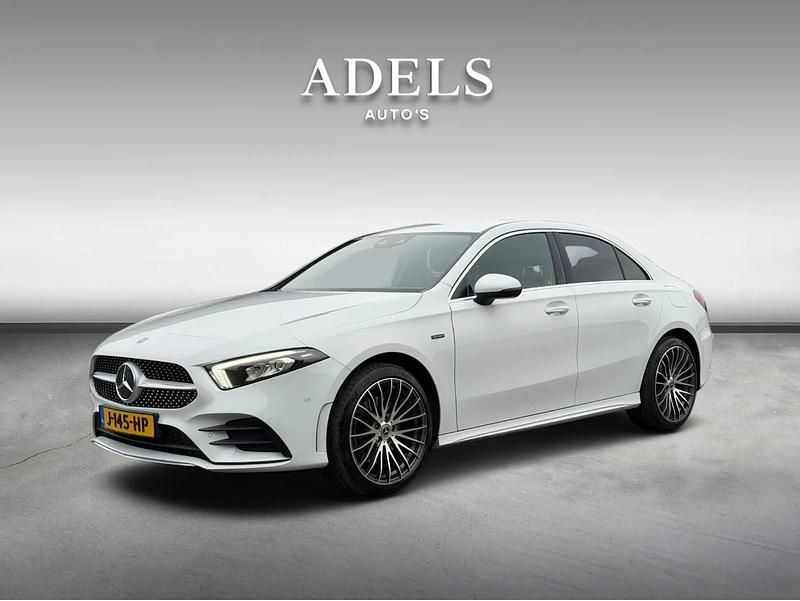 Wit Gebruikt 2020 Mercedes A250 AMG line Sedan | € 25.495 (Eerlijke prijs) - Afbeelding 1/4