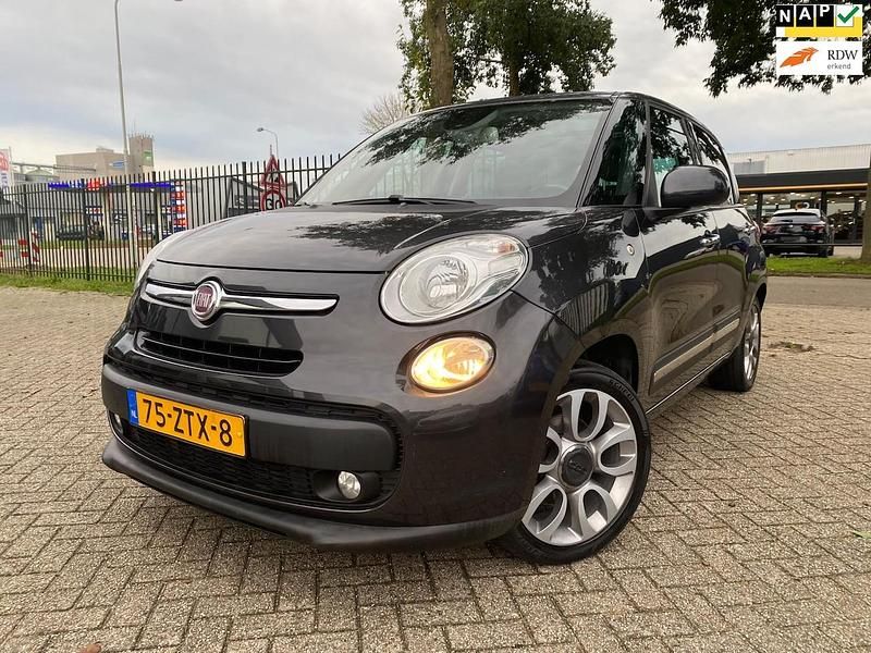 Grijs Gebruikt 2013 Fiat 500L Lounge MPV | € 4.499 (Goede deal) - Afbeelding 1/4