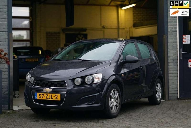 Zwart Gebruikt 2012 Chevrolet Aveo LT Hatchback | € 2.250 (Eerlijke prijs) - Afbeelding 1/4