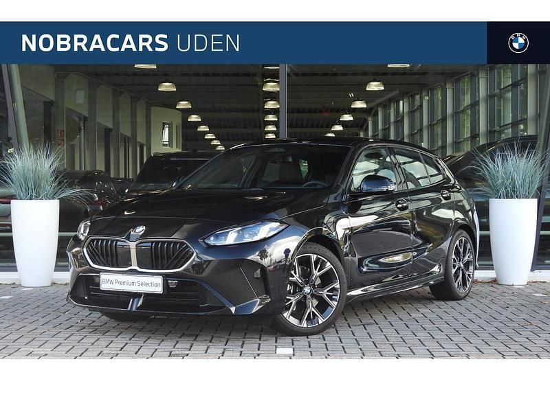 Zwart Gebruikt 2025 BMW 120 M Sport Hatchback | € 37.850 - Afbeelding 1/4