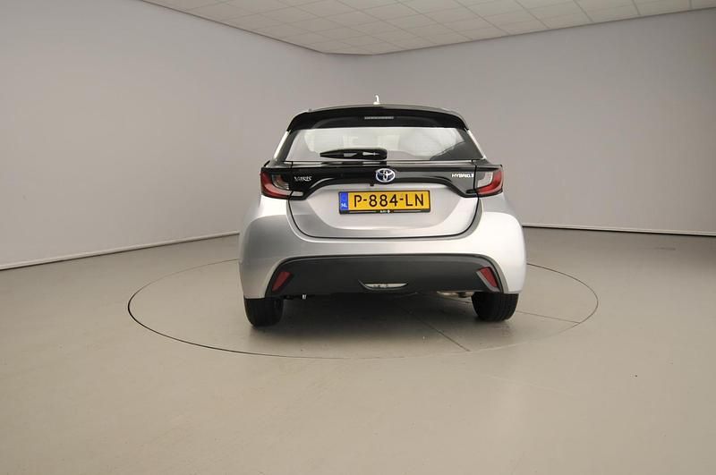 Occasion Toyota Yaris Hybrid Active 116 PK (85 kW) 2022 Grijs Hatchback