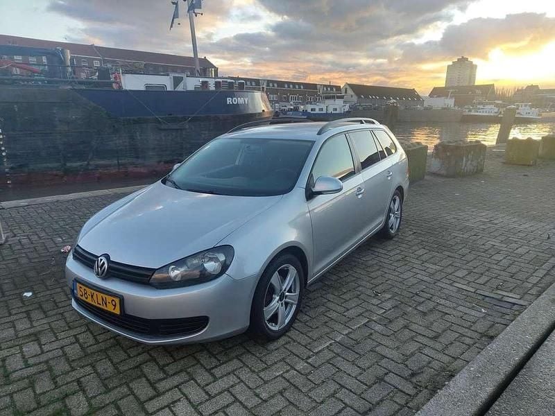 Zilver Occasion 2010 VW Golf Trendline Stationwagen | € 3.200 (Goede deal) - Afbeelding 1/4