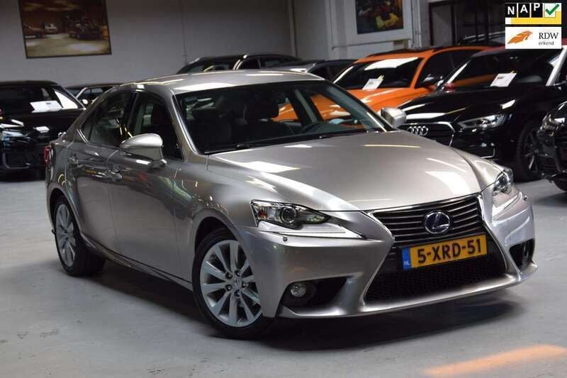 Grijs Gebruikt 2014 Lexus IS300h Luxury Line Sedan | € 19.400 (Goede deal) - Afbeelding 1/4