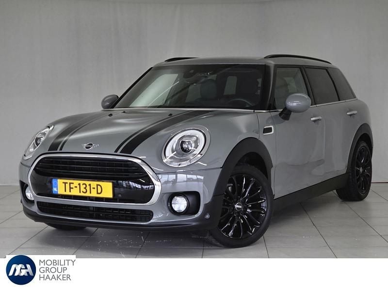 Grijs Gebruikt 2018 Mini Cooper Clubman Business Stationwagen | € 18.400 (Eerlijke prijs) - Afbeelding 1/4