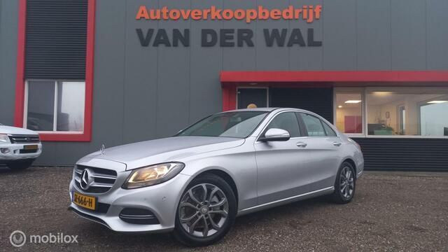 Grijs, metallic lak Gebruikt 2014 Mercedes C180 Prestige Sedan | € 16.500 (Eerlijke prijs) - Afbeelding 1/4