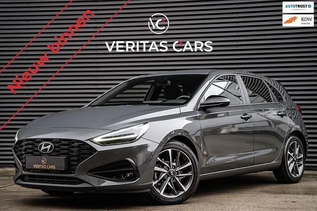 Grijs Occasion 2024 Hyundai i30 Comfort Hatchback | € 24.650 (Eerlijke prijs) - Afbeelding 1/4