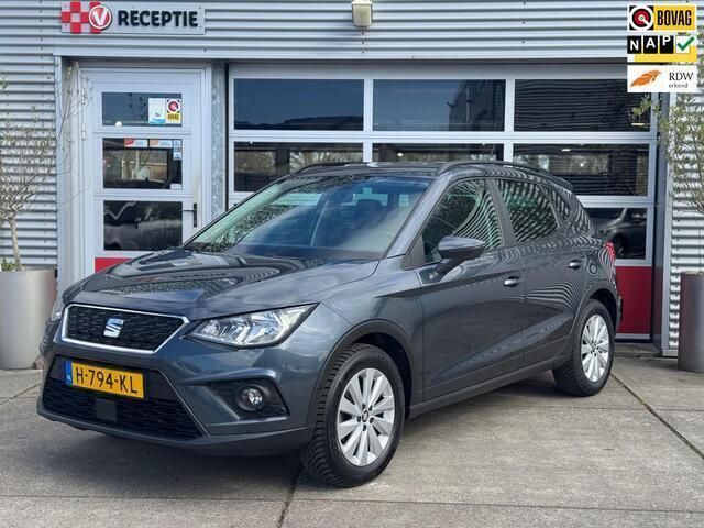 Grijs Gebruikt 2020 Seat Arona Business SUV | € 14.950 (Eerlijke prijs) - Afbeelding 1/4