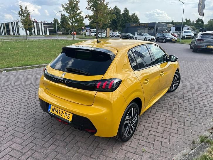 Occasion Peugeot 208 Allure 101 PK (74 kW) 2021 Geel Hatchback