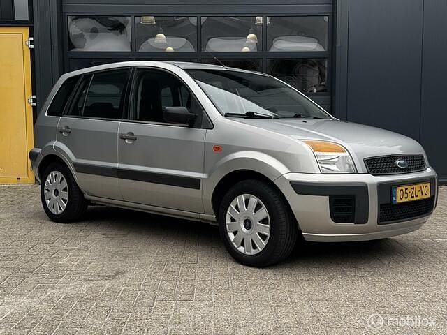 Grijs Gebruikt 2008 Ford Fusion Cool & Sound Edition MPV | € 2.799 (Eerlijke prijs) - Afbeelding 1/4