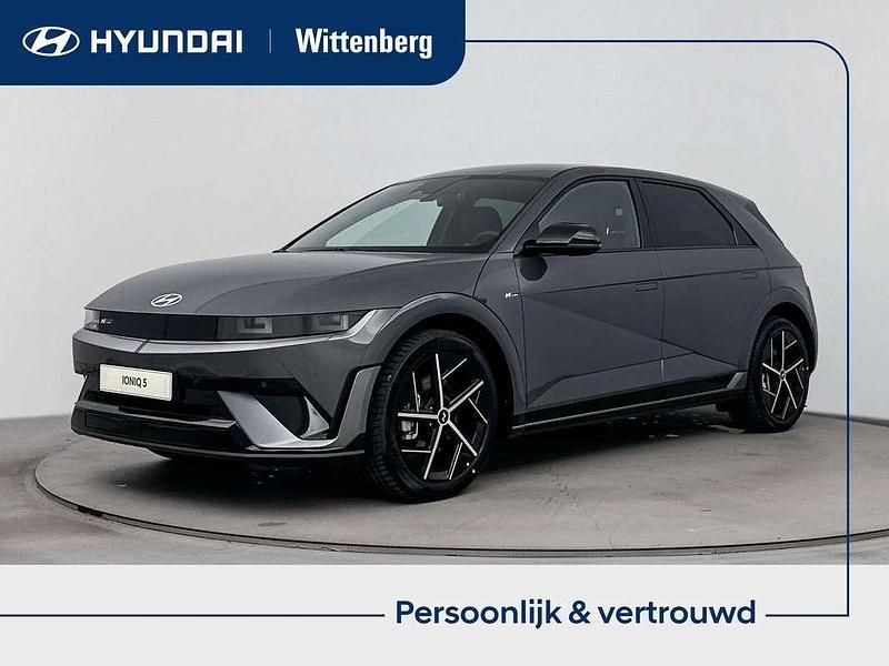 Grijs Nieuw 2025 Hyundai Ioniq 6 Edition Sedan | € 49.390 (Iets duurder) - Afbeelding 1/3