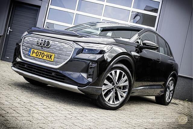 Zwart Gebruikt 2022 Audi Q4 e-tron Advanced SUV | € 24.880 - Afbeelding 1/4
