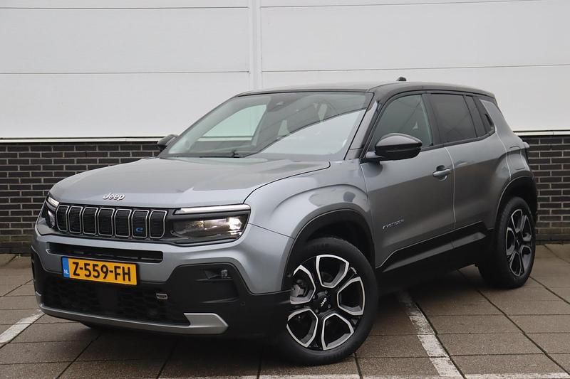 Grijs Occasion 2024 Jeep Avenger EV Summit SUV | € 25.885 (Eerlijke prijs) - Afbeelding 1/4