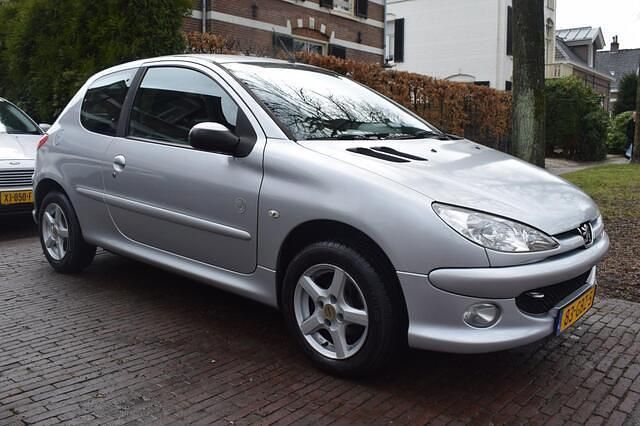 Occasion Peugeot 206 75 PK (55 kW) 2008 Grijs (metallic) Hatchback