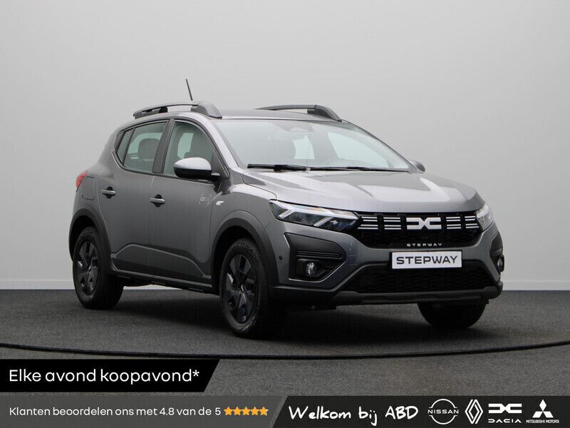 Grijs Gebruikt 2025 Dacia Sandero Expression Hatchback | € 25.740 - Afbeelding 1/3