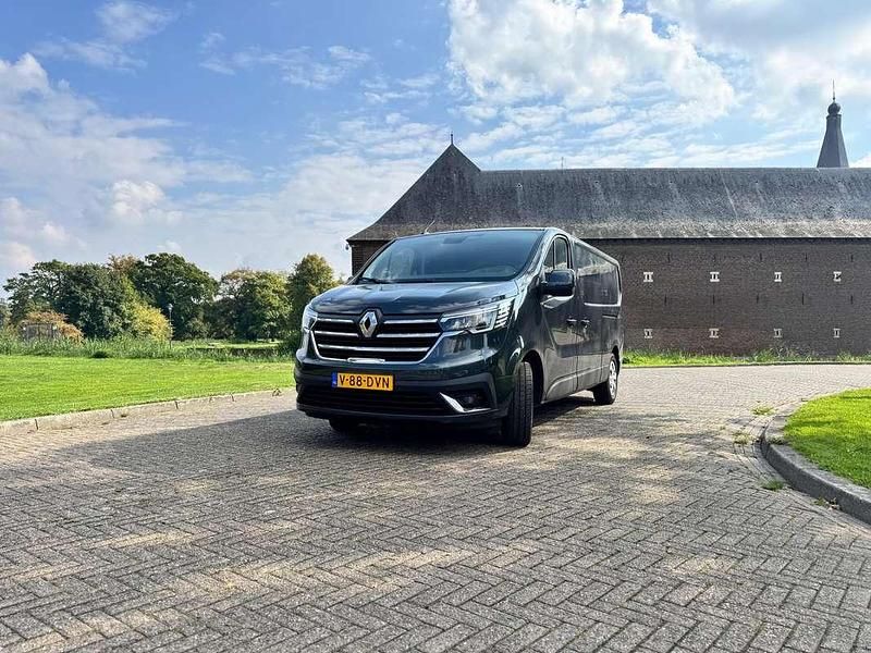 Grijs Gebruikt 2024 Renault Trafic Van | € 22.000 (Eerlijke prijs) - Afbeelding 1/4