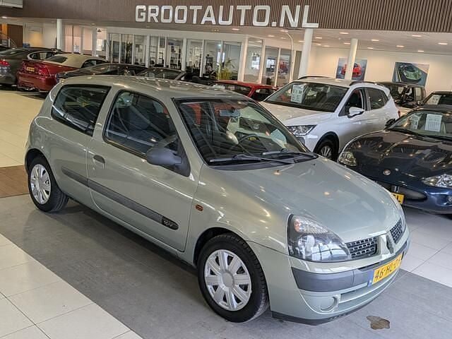 Bruin (metallic) Occasion 2001 Renault Clio II Authentique Hatchback | € 644 (Eerlijke prijs) - Afbeelding 1/4