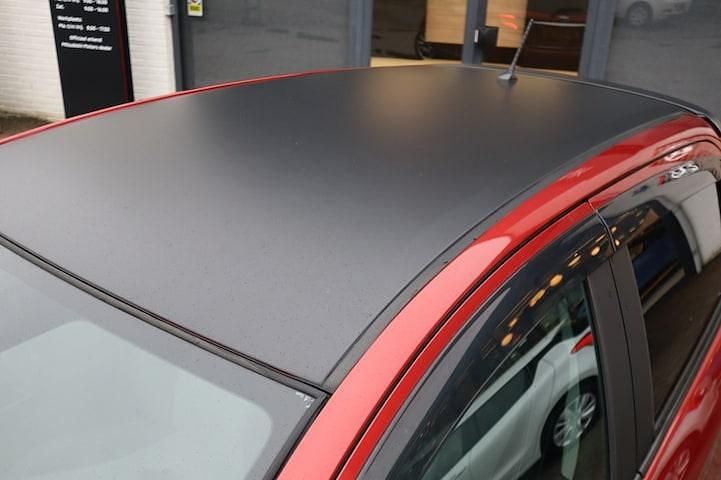 Occasion Toyota Yaris Hybrid Edition 100 PK (73 kW) 2016 Rood Hatchback