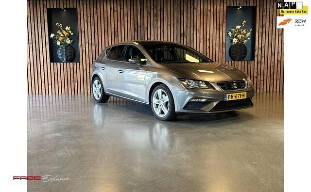 Grijs Occasion 2017 Seat Leon Business Hatchback | € 9.900 (Goede deal) - Afbeelding 1/4