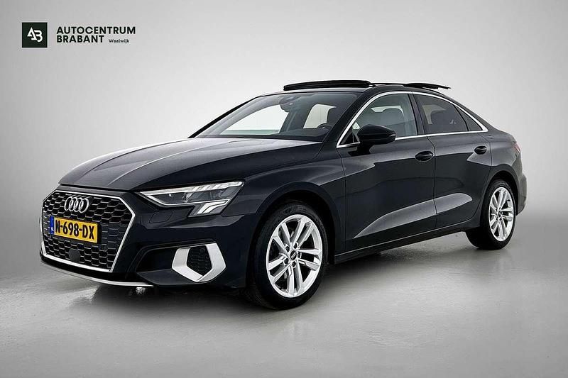 Zwart Gebruikt 2021 Audi A3 Business Sedan | € 22.445 (Eerlijke prijs) - Afbeelding 1/4