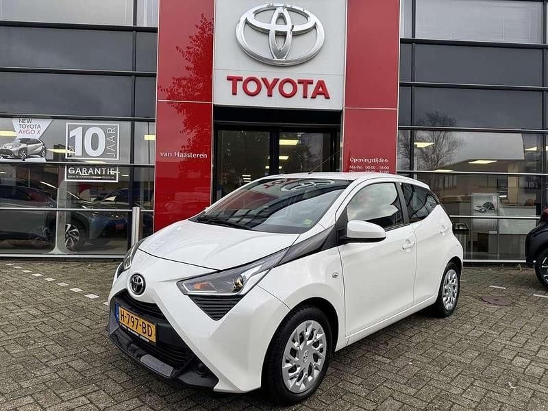 Wit Gebruikt 2020 Toyota Aygo X-play Hatchback | € 10.800 (Goede deal) - Afbeelding 1/4