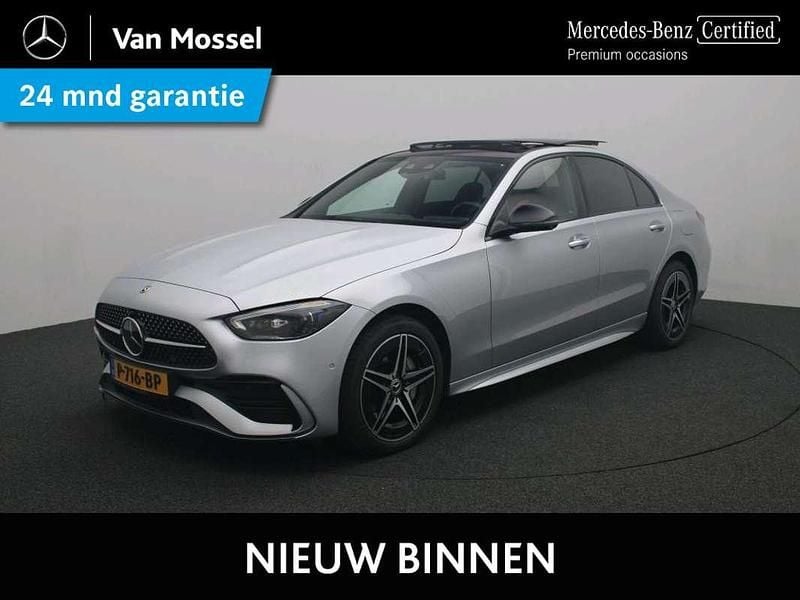 Grijs Gebruikt 2022 Mercedes C300e AMG line Sedan | € 44.945 (Eerlijke prijs) - Afbeelding 1/4