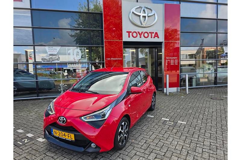 Rood Gebruikt 2021 Toyota Aygo Hatchback | € 12.950 (Iets duurder) - Afbeelding 1/1