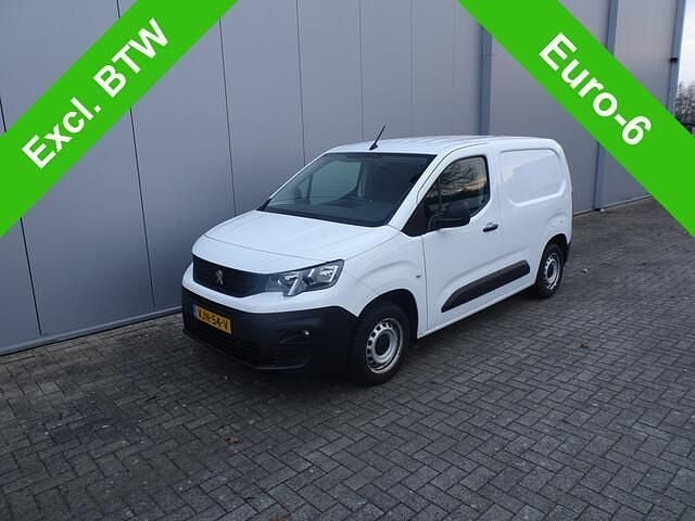 Wit Occasion 2021 Peugeot Partner Premium MPV | € 8.900 (Super prijs) - Afbeelding 1/4