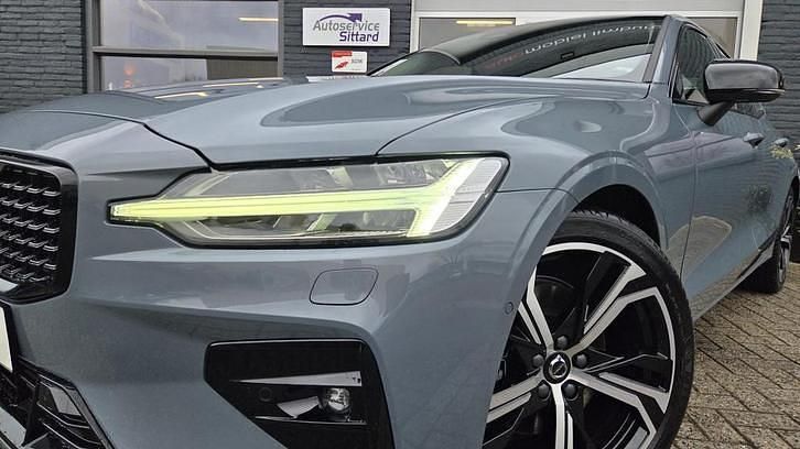 Occasion Volvo S60 Plus 197 PK (144 kW) 2023 Grijs Sedan